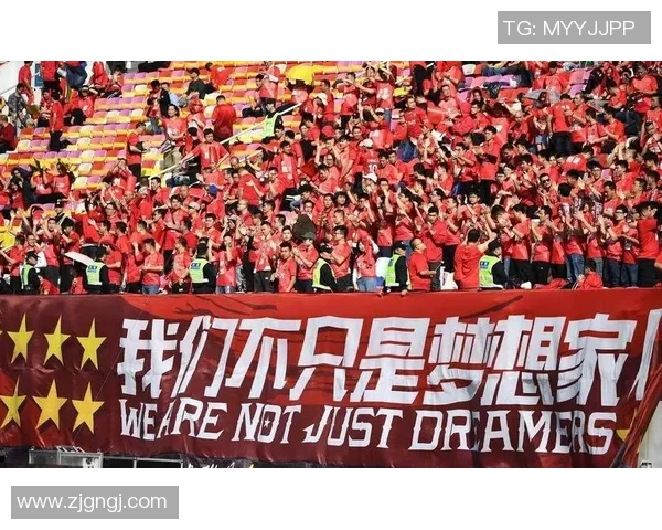 足球明星白人帅气风采引领潮流魅力四射成为球迷心中的偶像 足球明星白人帅气风采引领潮流魅力四射成为球迷心中的偶像